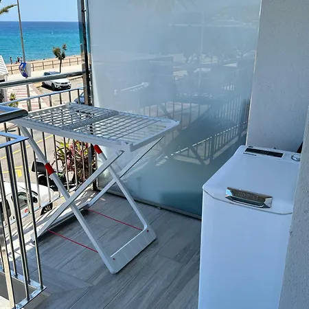 Estudio Con Impresionantes Vistas Al Mar